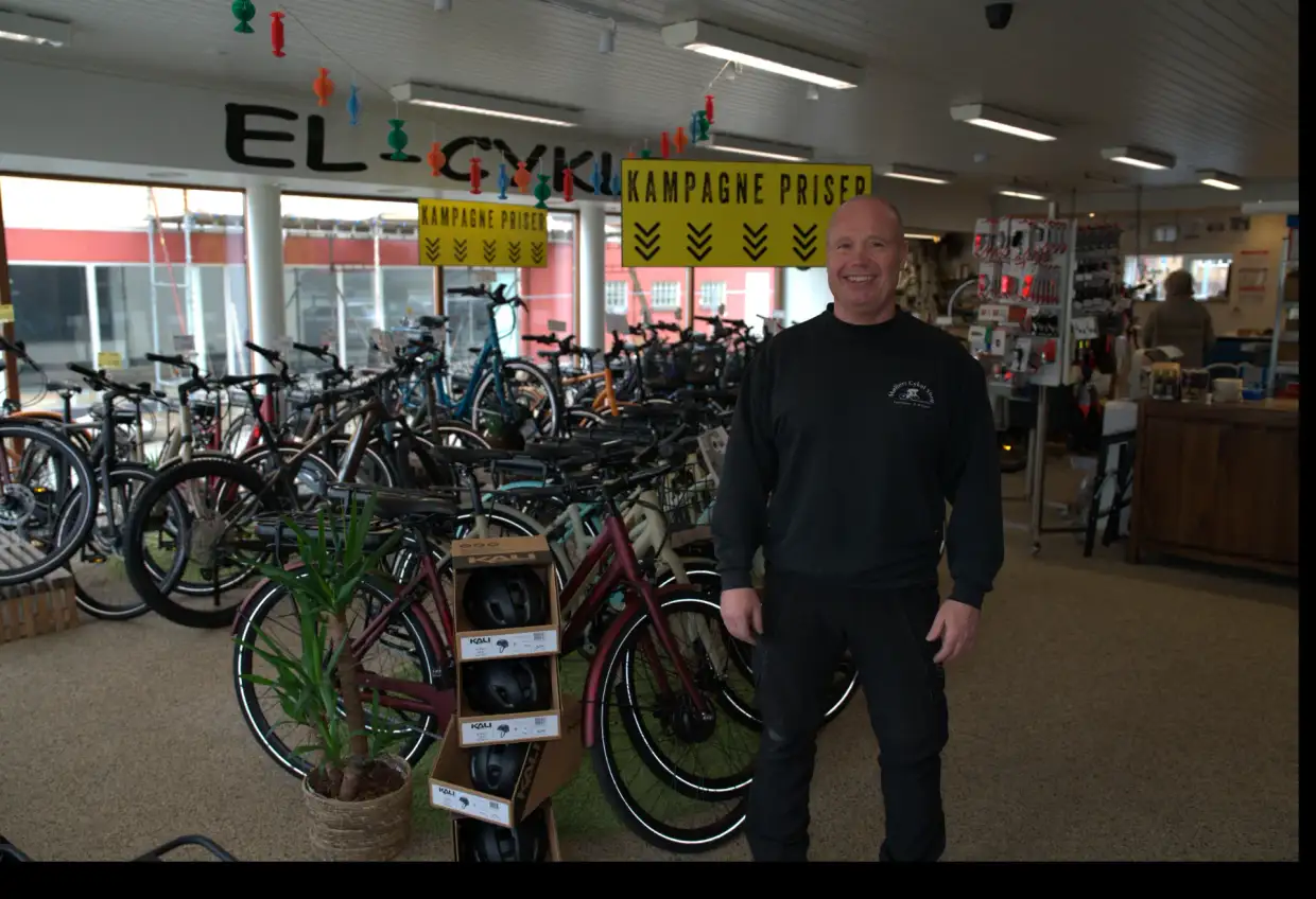 Cykler på rad og række i butikken